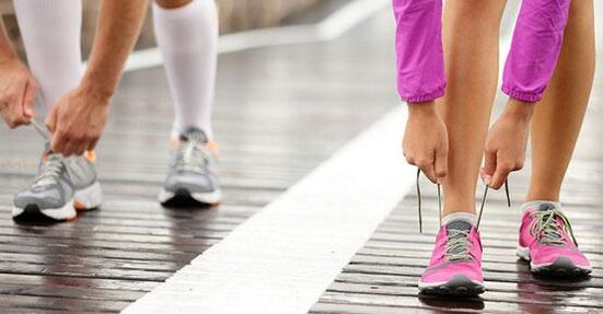 atar los cordones de los zapatos antes de correr para bajar de peso